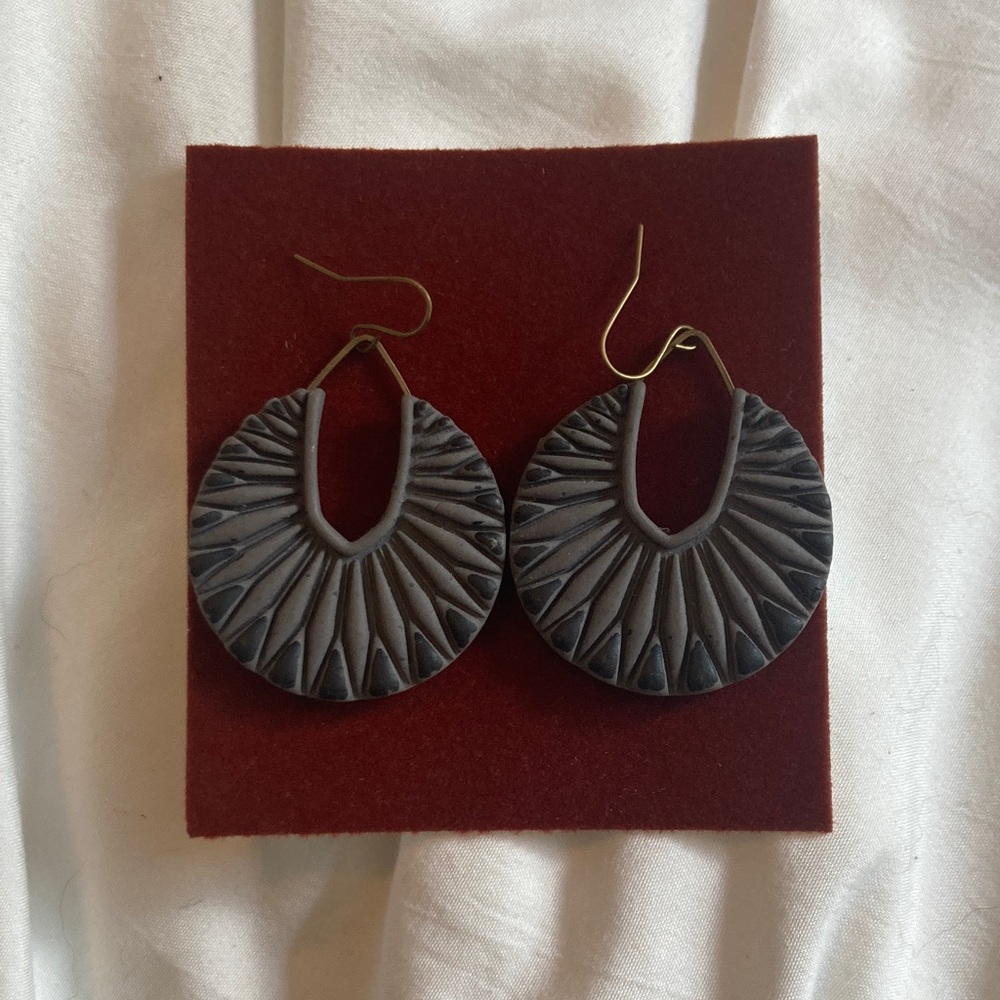 Unbranded Earrings Women OS Grey‎ Textured Clay Sunburst Drop Bronze Hardware